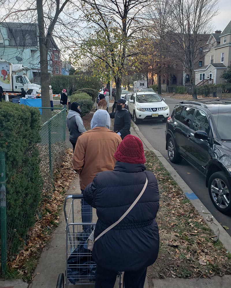 GEO Reentry alumni group brightens Thanksgiving for families